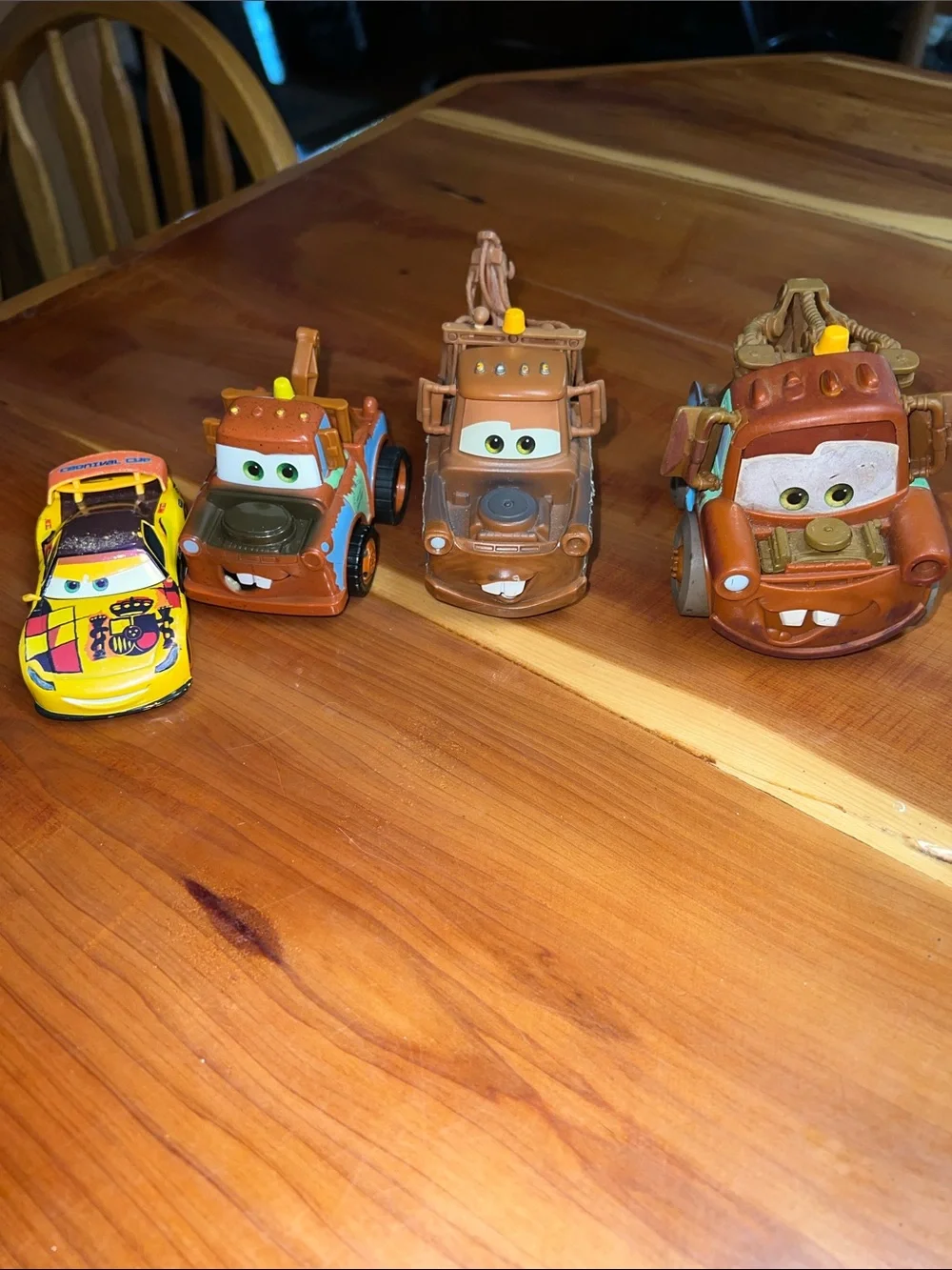 CARS Movie TOW MATER Wrecker Tow Truck Toy Disney Pixar  Junkyard- Set of 4